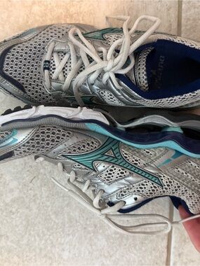 Mizuno Women's Silver Running Shoes with Teal & Navy Accents